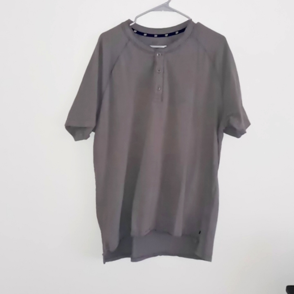XL GAP short sleeve Henley tee